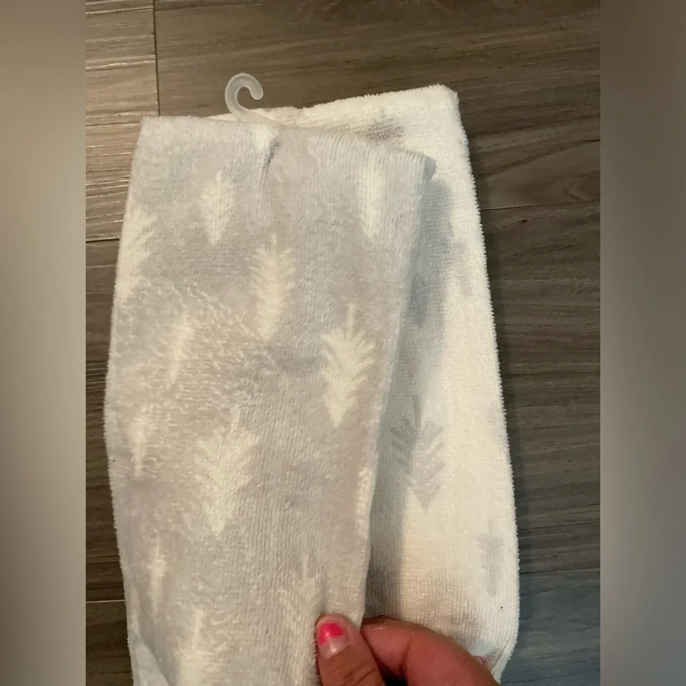 Wondershop White and Gray White Trees Hand Towels set of 2-NWOT